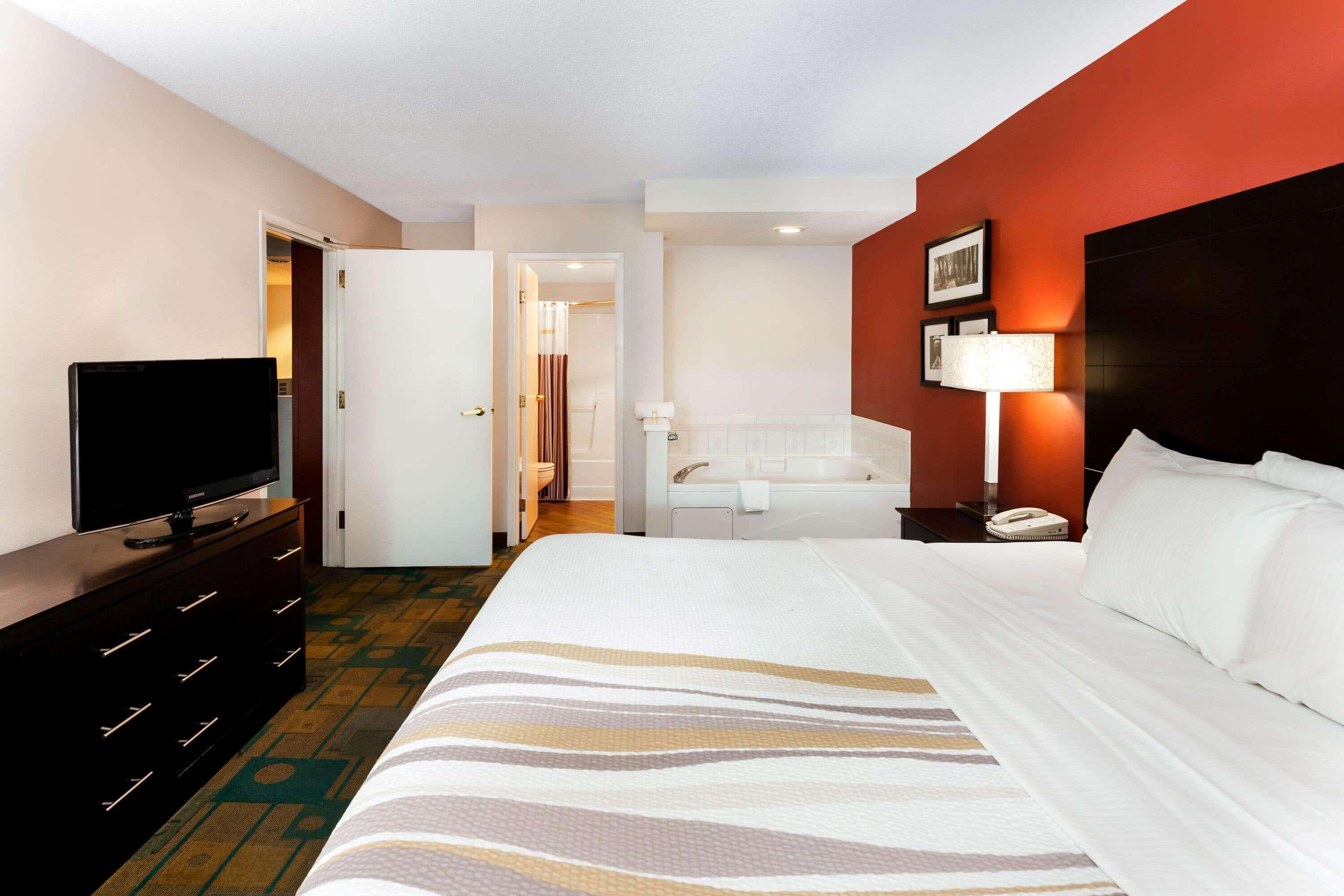 La Quinta By Wyndham Milwaukee Bayshore Area Glendale Exterior photo