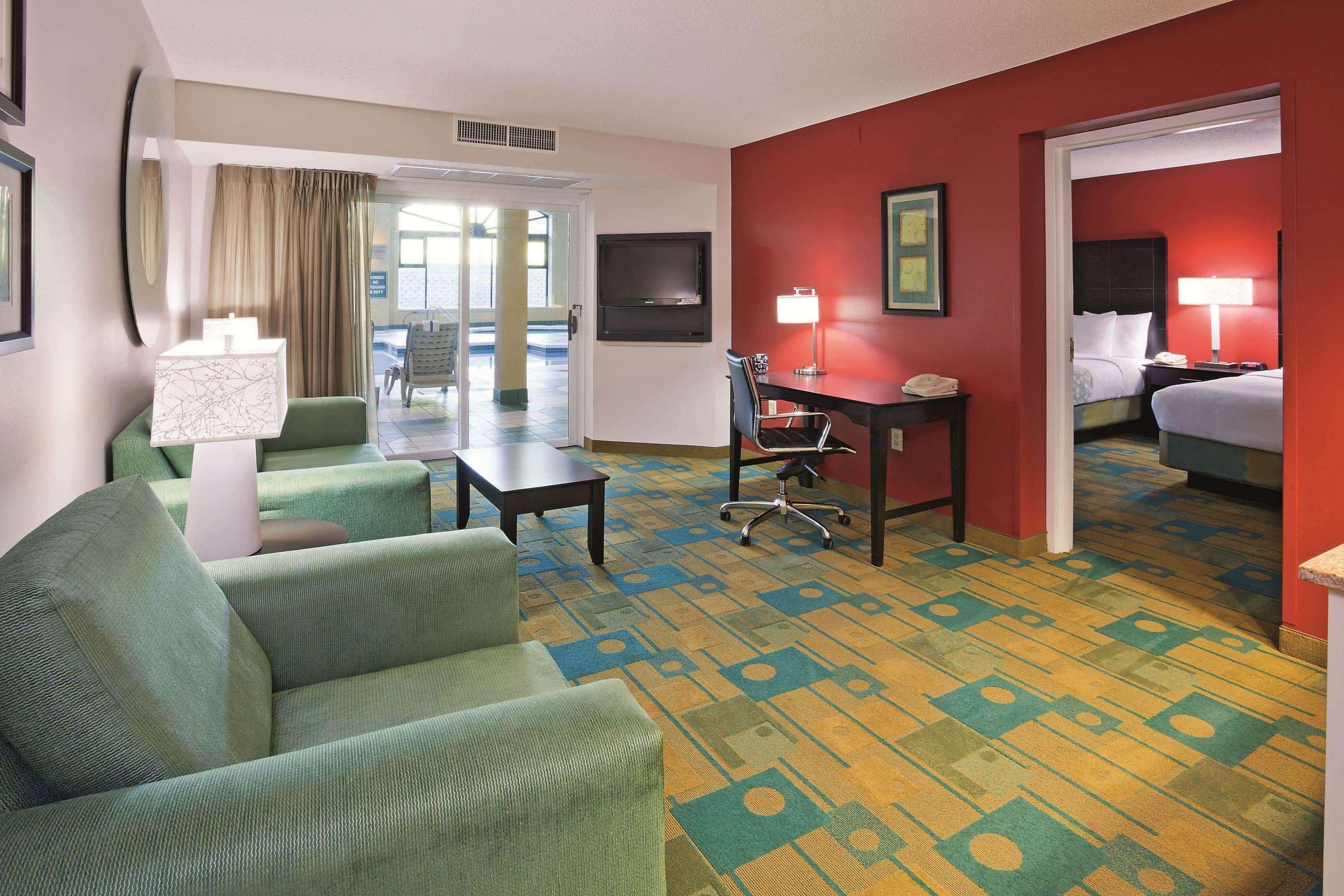 La Quinta By Wyndham Milwaukee Bayshore Area Glendale Exterior photo