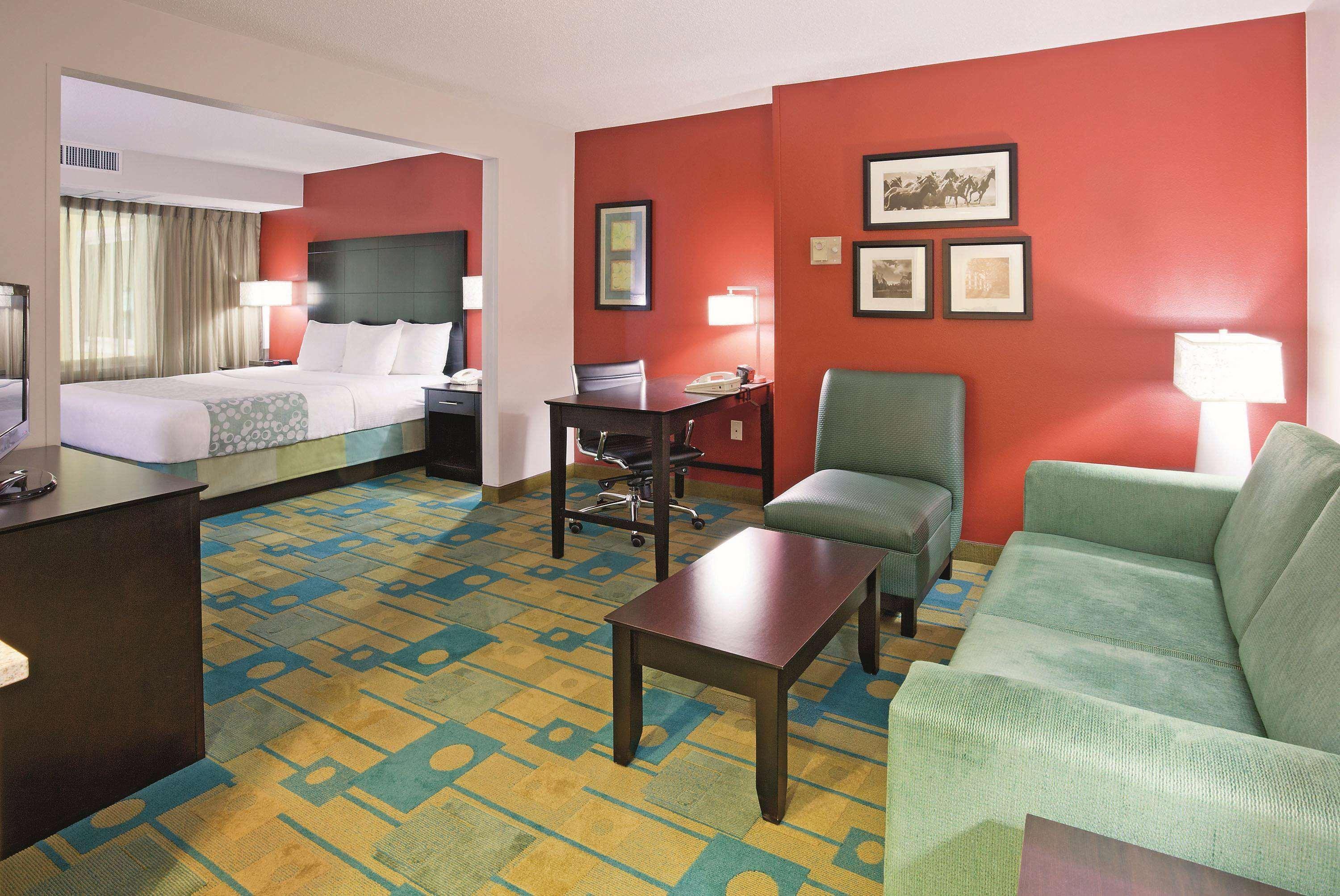 La Quinta By Wyndham Milwaukee Bayshore Area Glendale Exterior photo