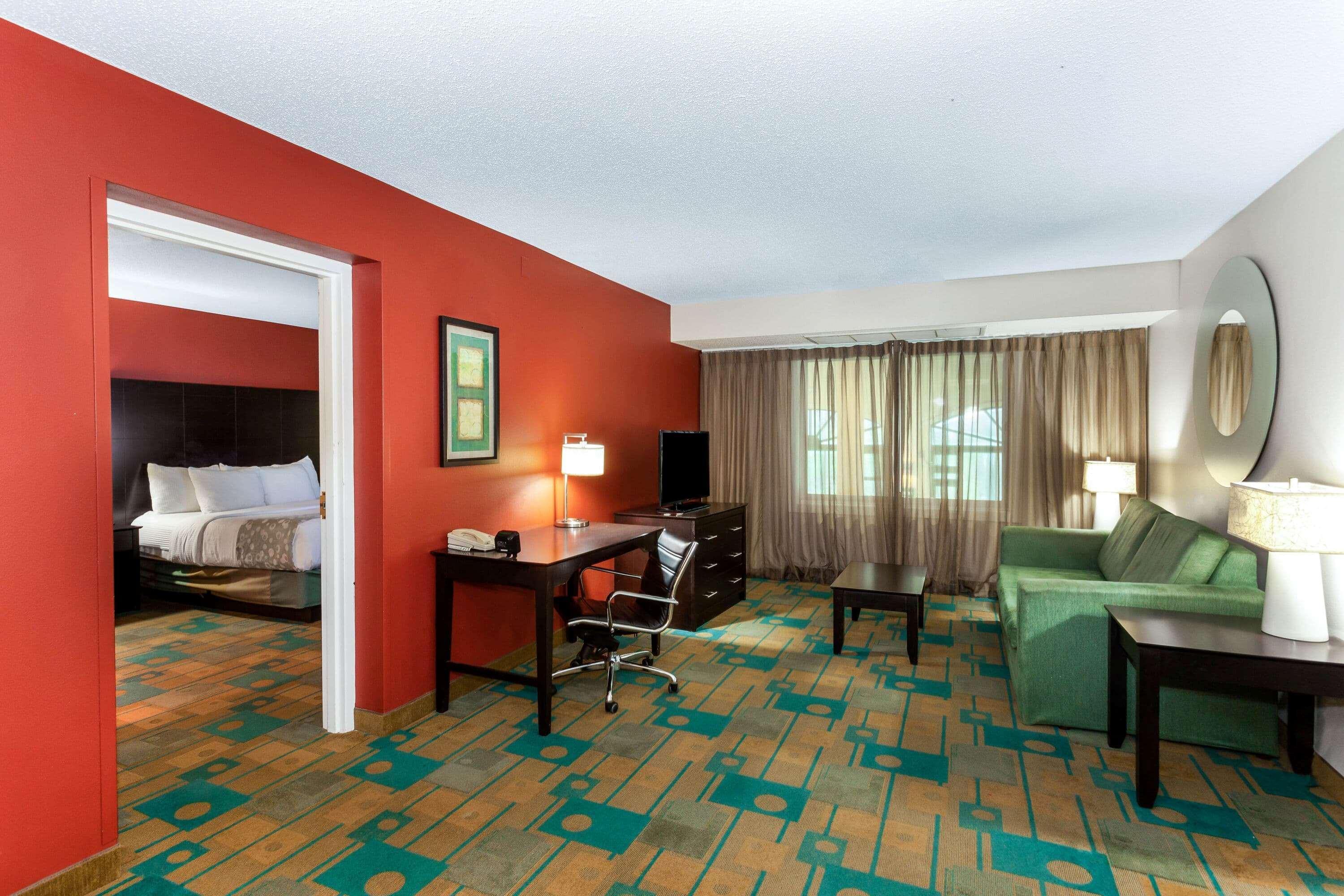 La Quinta By Wyndham Milwaukee Bayshore Area Glendale Exterior photo
