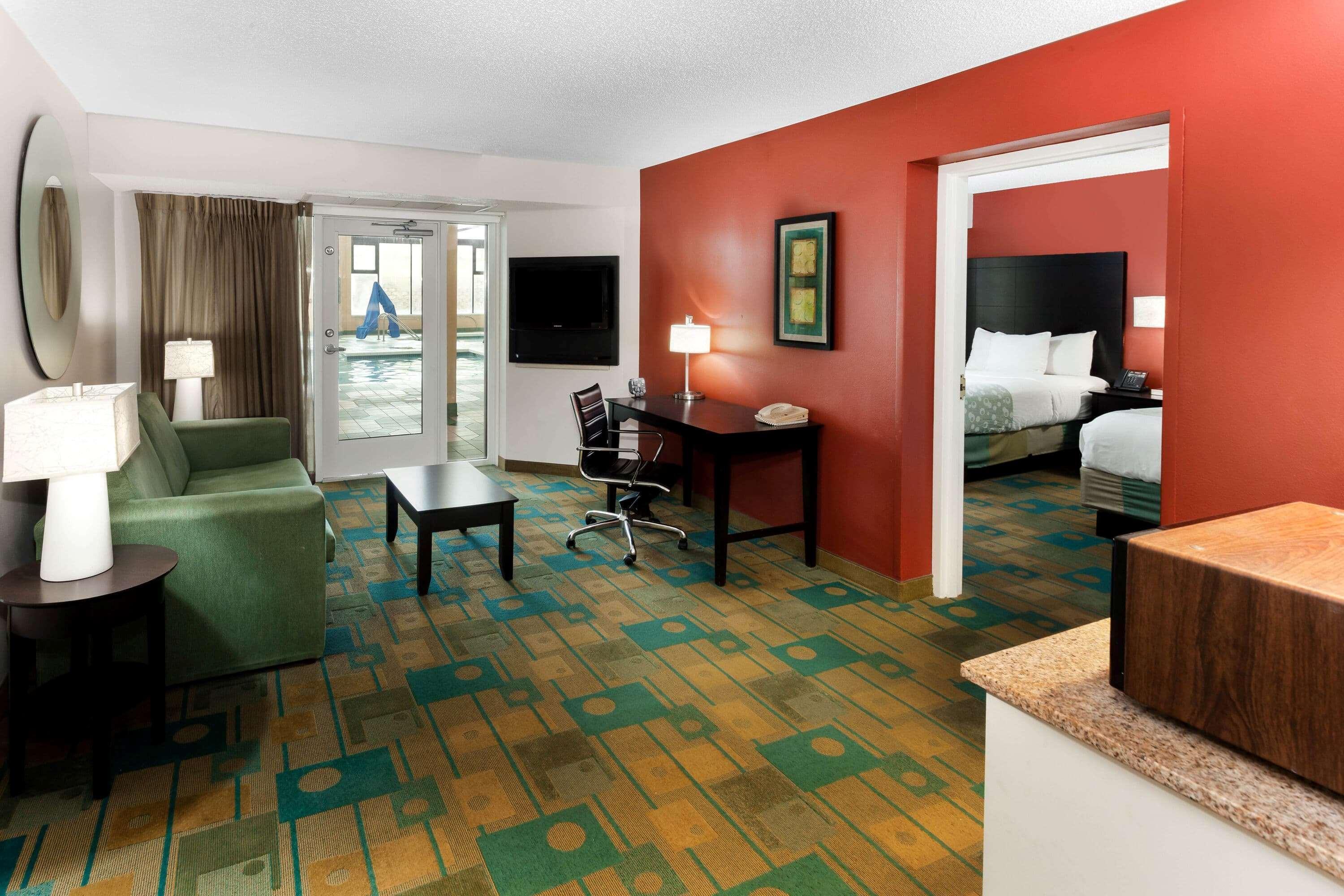 La Quinta By Wyndham Milwaukee Bayshore Area Glendale Exterior photo