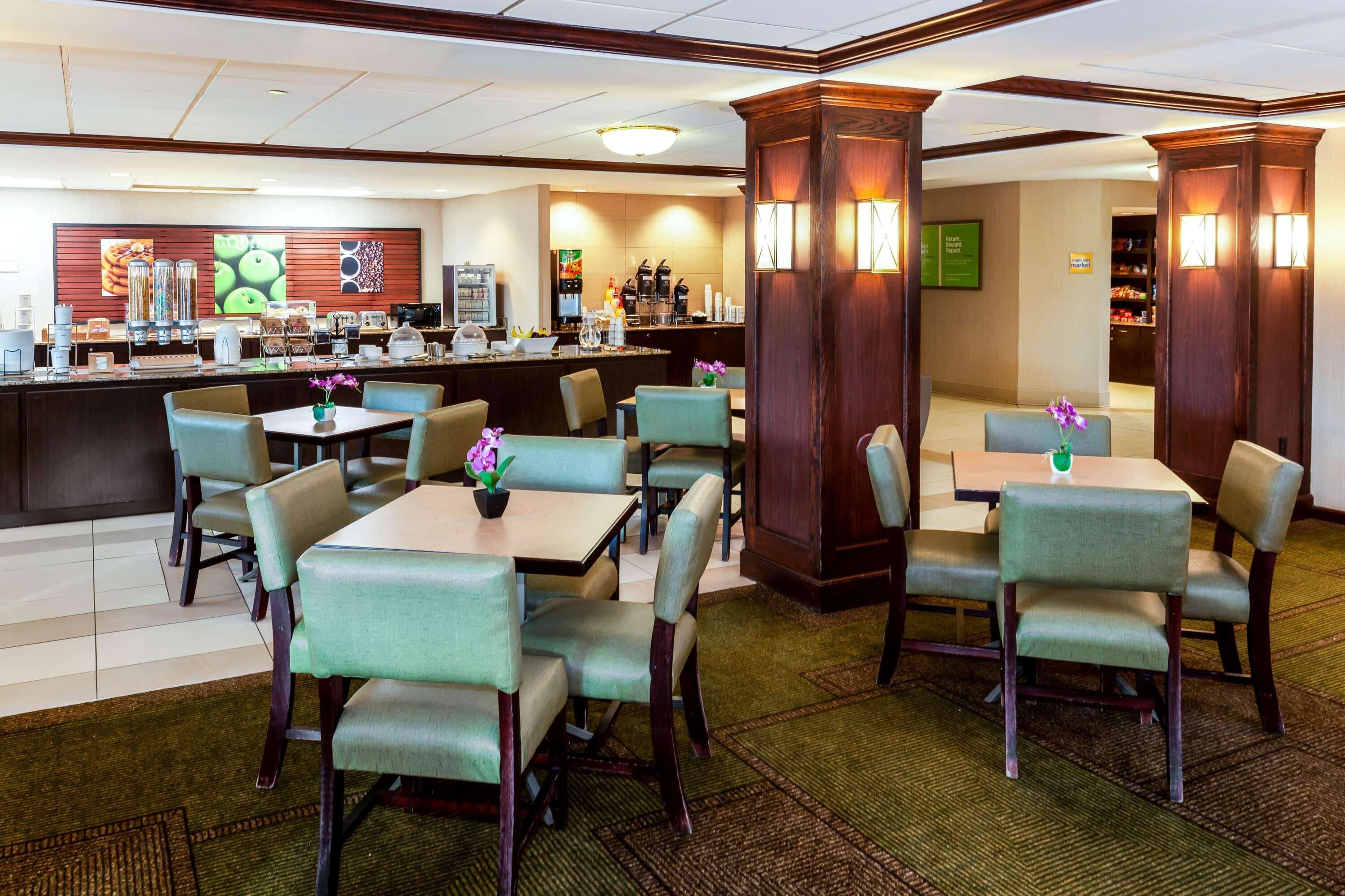 La Quinta By Wyndham Milwaukee Bayshore Area Glendale Exterior photo