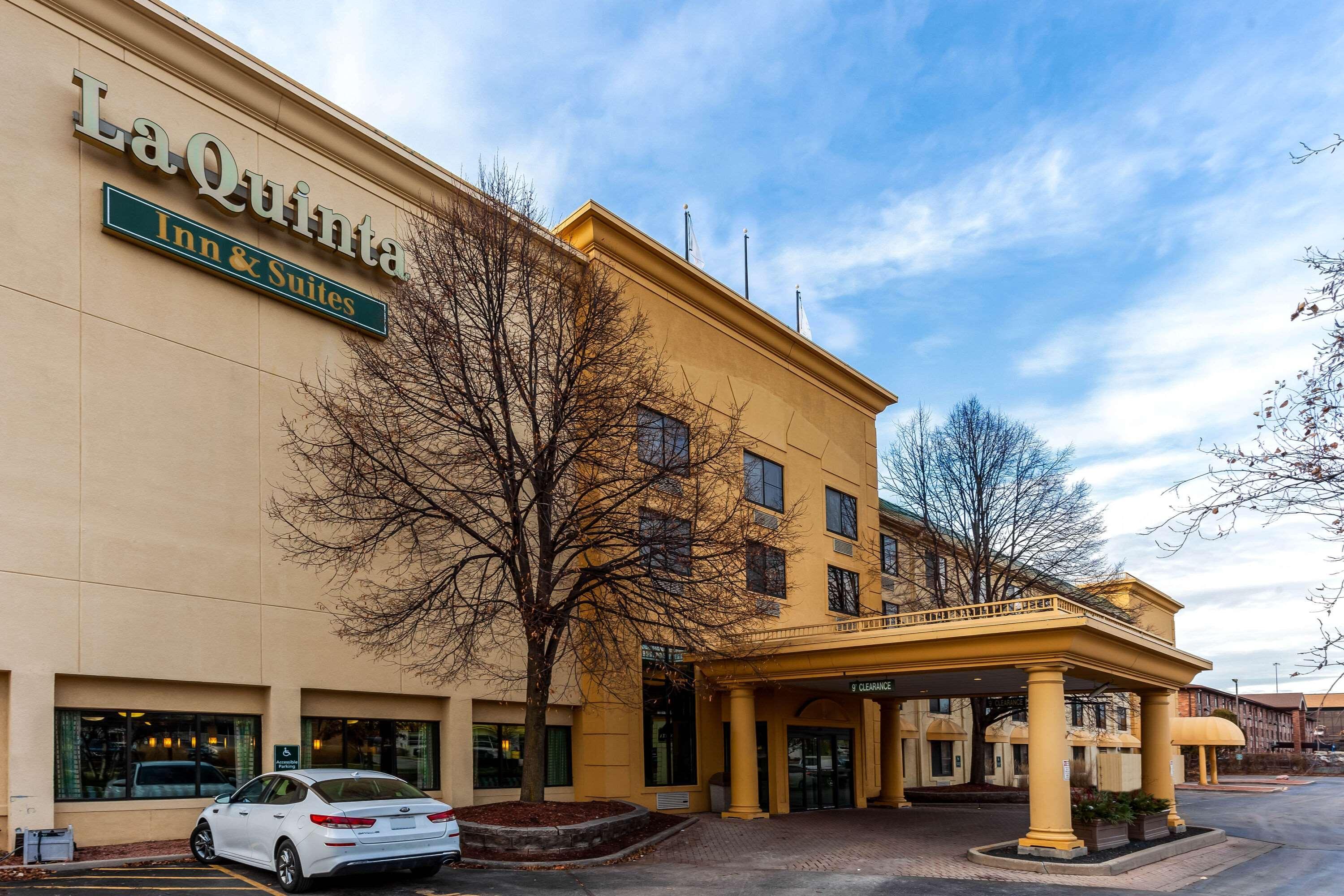La Quinta By Wyndham Milwaukee Bayshore Area Glendale Exterior photo