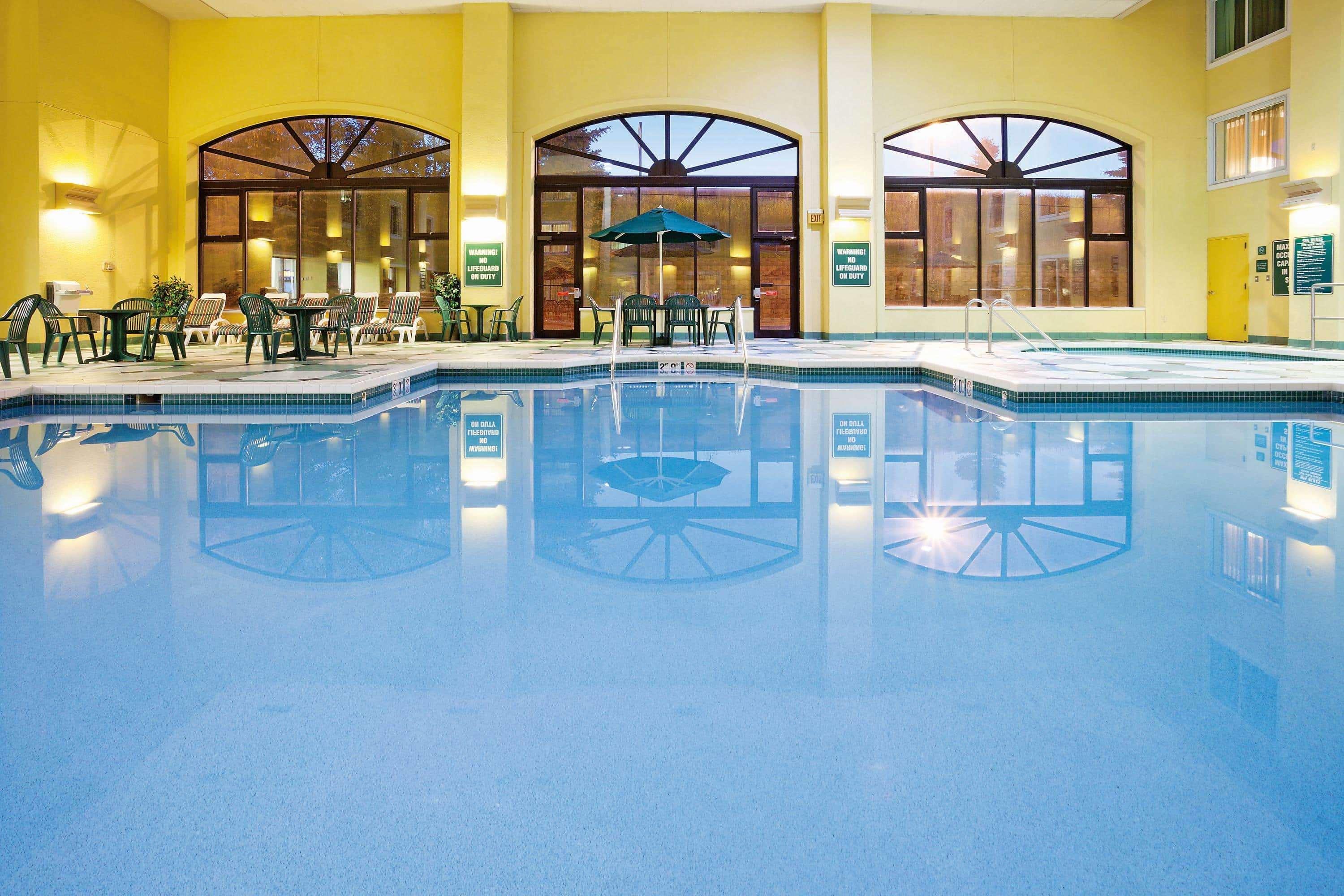 La Quinta By Wyndham Milwaukee Bayshore Area Glendale Exterior photo