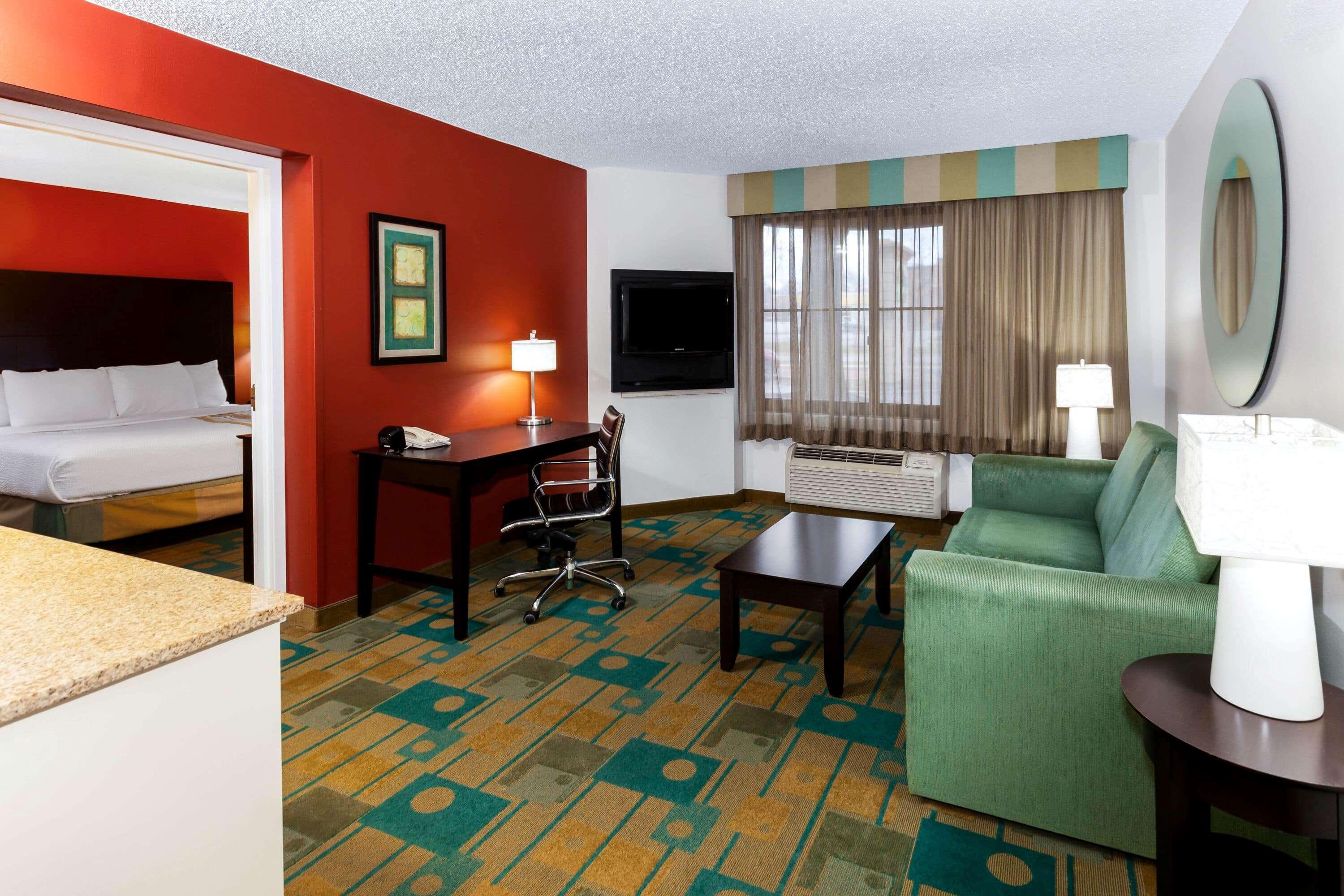 La Quinta By Wyndham Milwaukee Bayshore Area Glendale Exterior photo