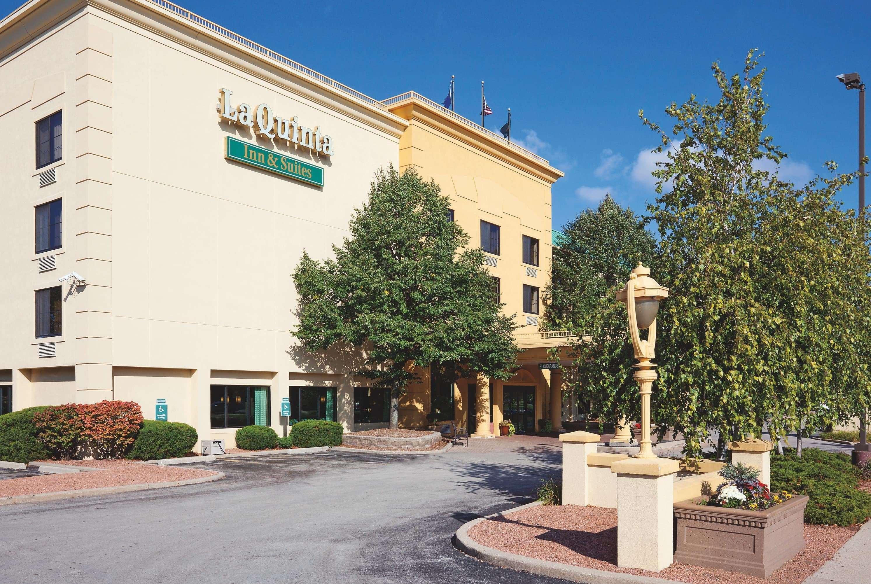 La Quinta By Wyndham Milwaukee Bayshore Area Glendale Exterior photo